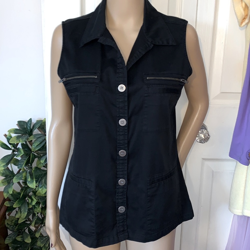 Chico’s sleeveless black with zippers vest shirt top M